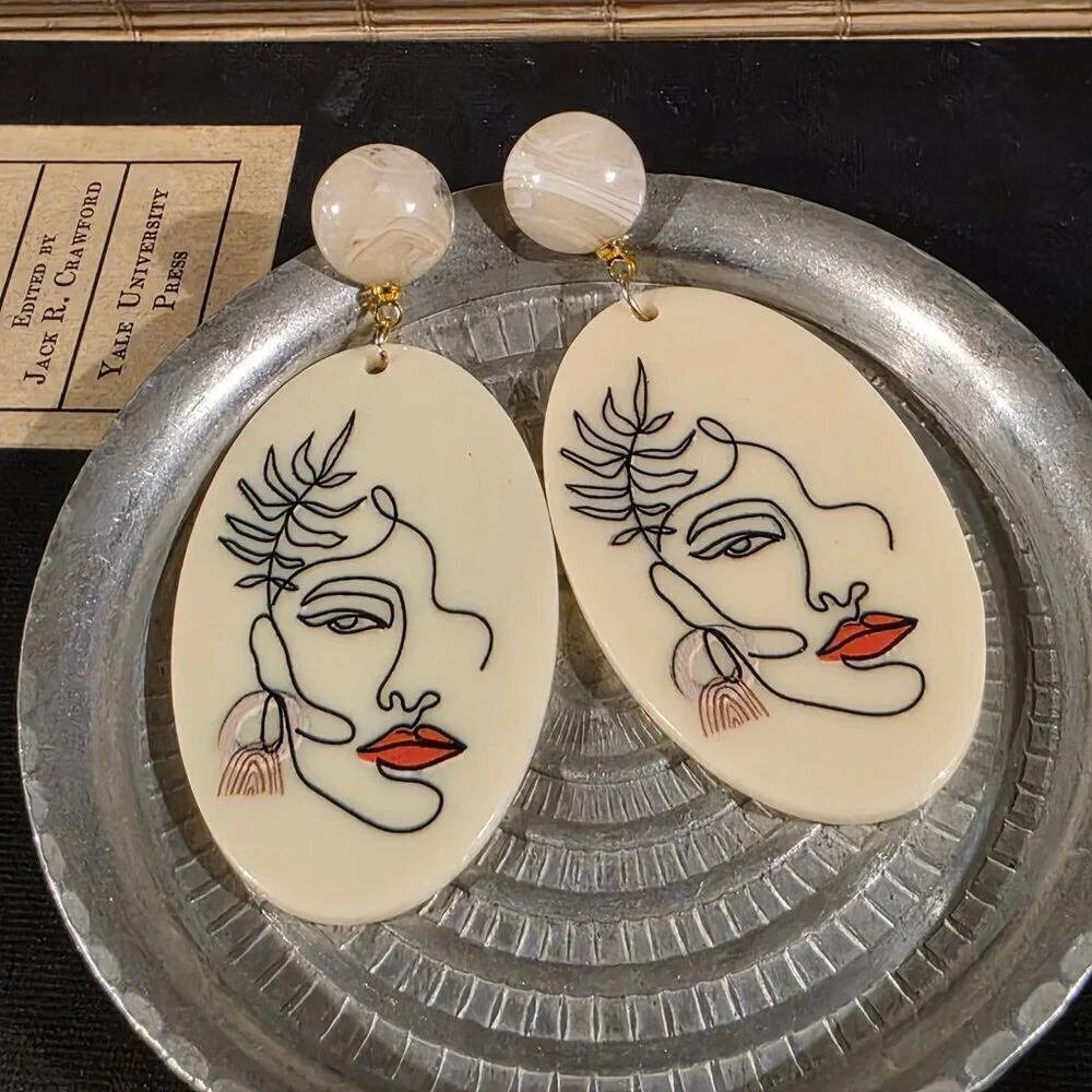Retro 80s Style Picasso Style Woman Face Vintage Lucite Pendant Dangle earrings